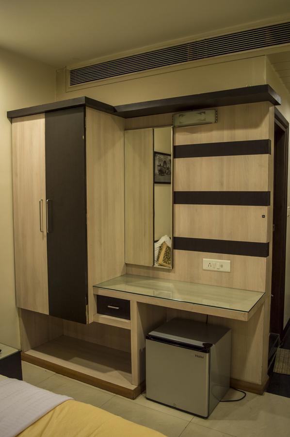 Oyo 751 Hotel Shree Palace Bhopal Eksteriør bilde